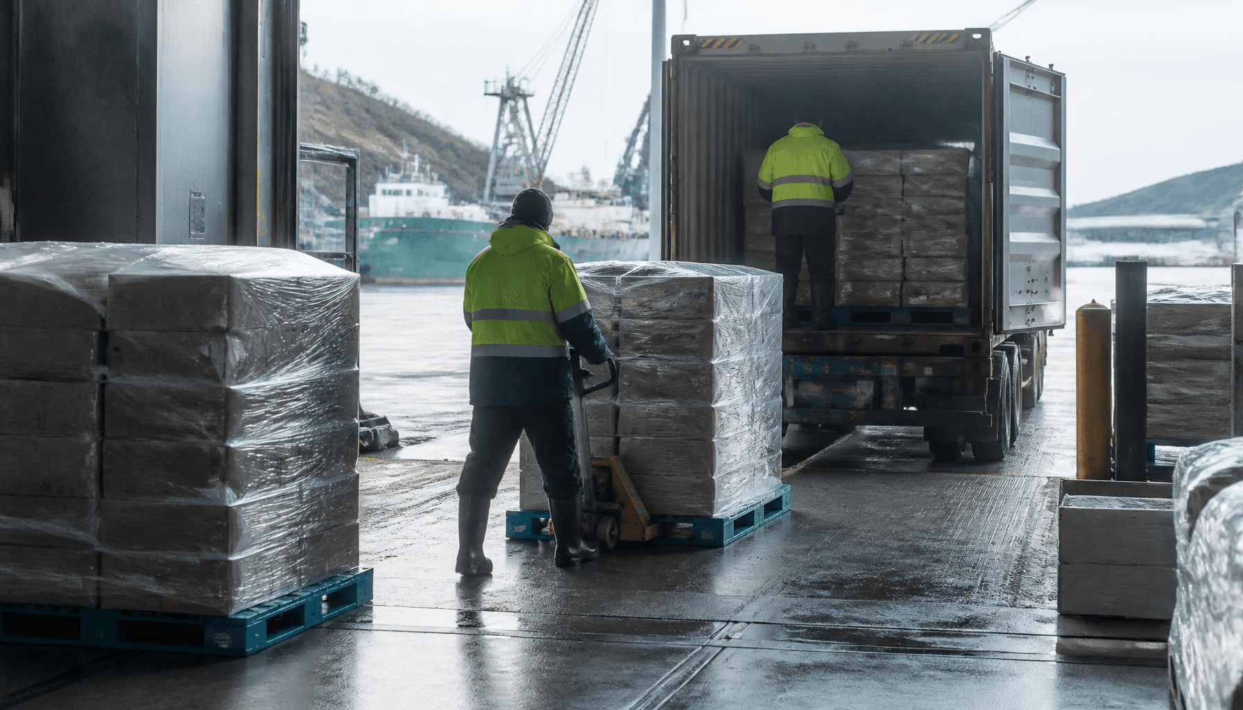 Chilled export cartons being loaded at a New Zealand port cold store